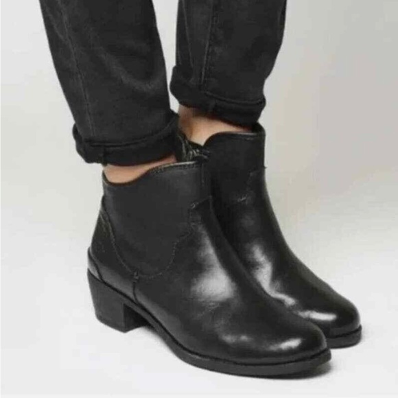 UGG Penelope Black Leather Sherpa Insole Ankle Boot SZ 10 - Picture 15 of 15